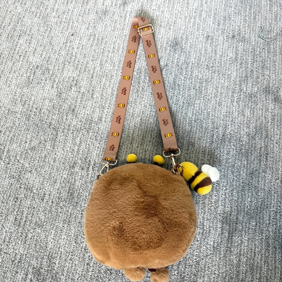 NWOTCrybaby Crying Again series Big Head bag - I’ll bring you flower Bee POPMart - Picture 8 of 15